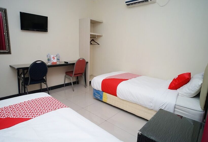 Отель Oyo 1647  Pavilliun 02