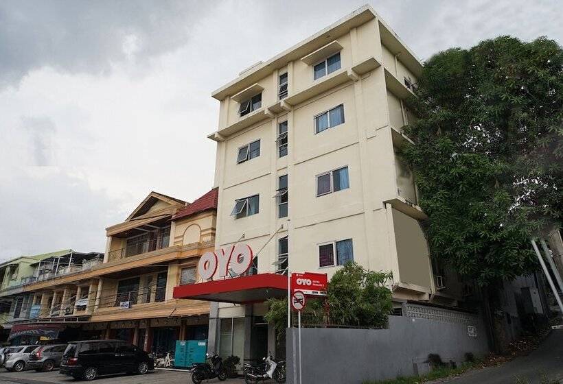 Отель Oyo 1647  Pavilliun 02