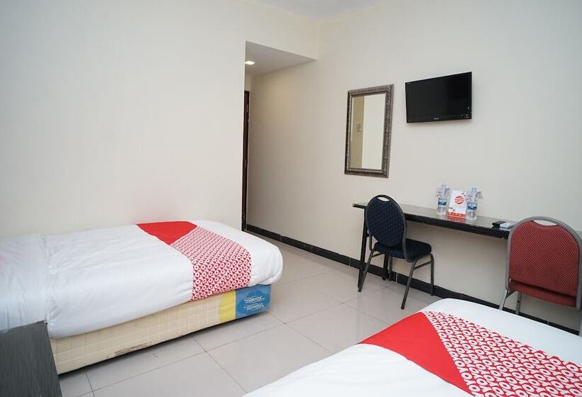 Отель Oyo 1647  Pavilliun 02