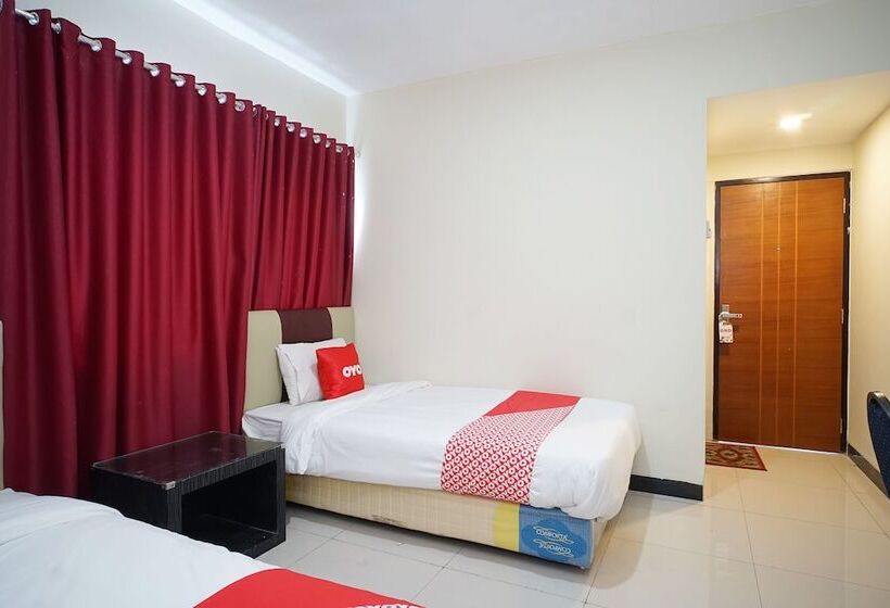 Отель Oyo 1647  Pavilliun 02