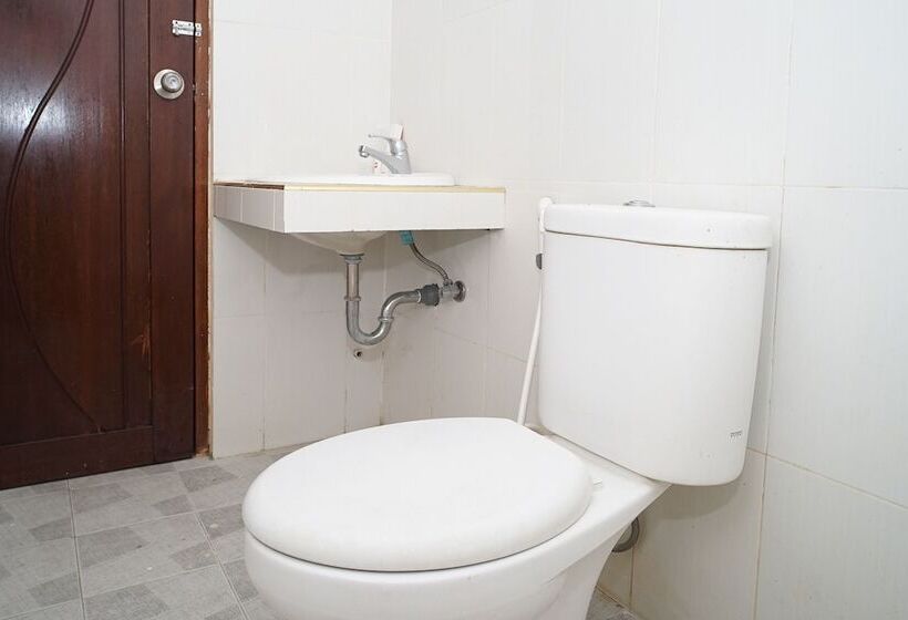 Отель Oyo 1647  Pavilliun 02