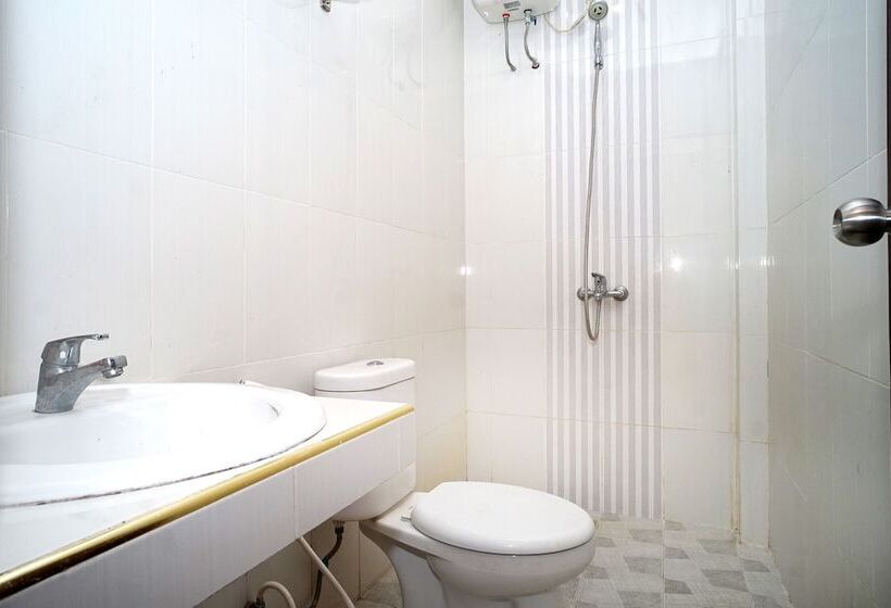 Отель Oyo 1647  Pavilliun 02