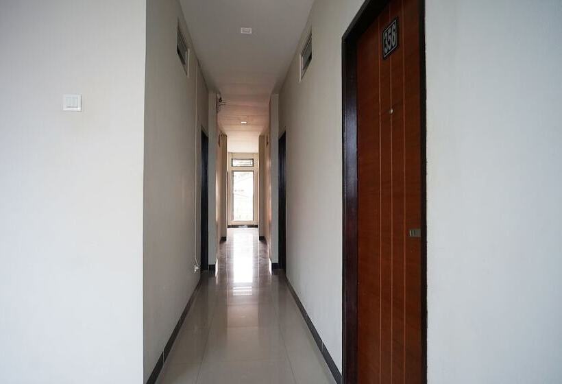 Отель Oyo 1647  Pavilliun 02