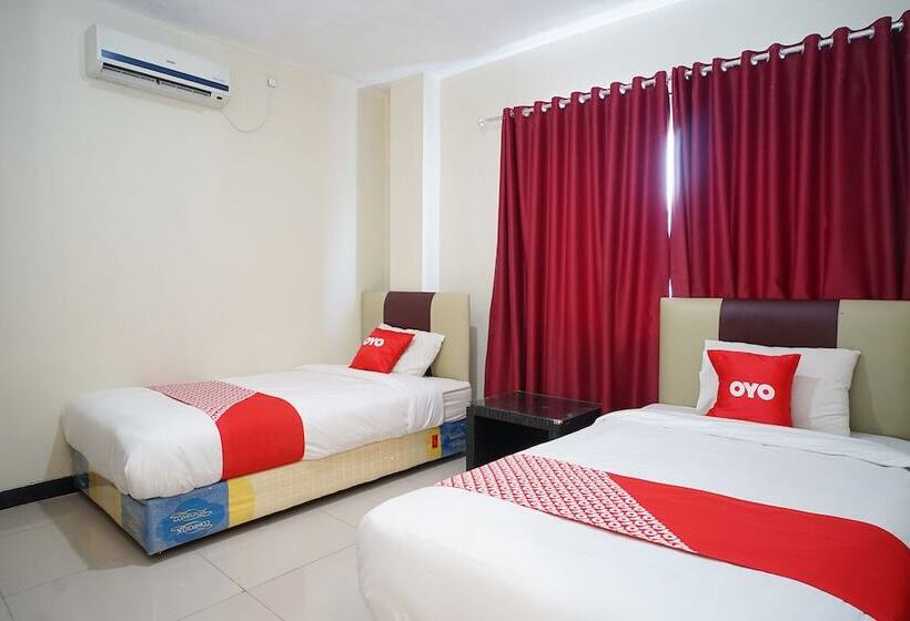 Отель Oyo 1647  Pavilliun 02