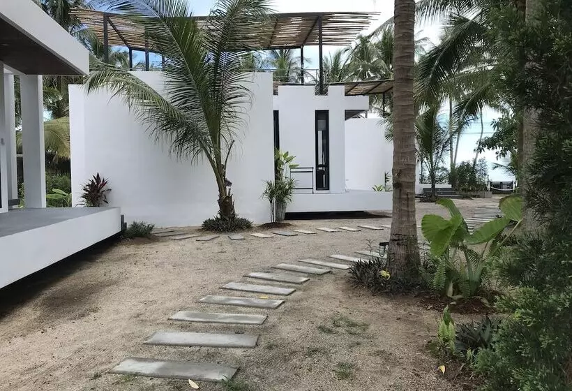 Lennon Maison