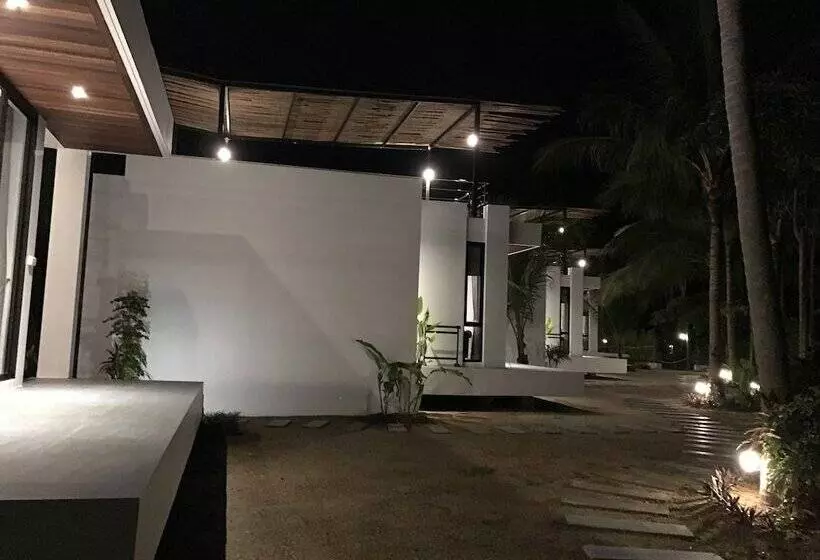 Lennon Maison