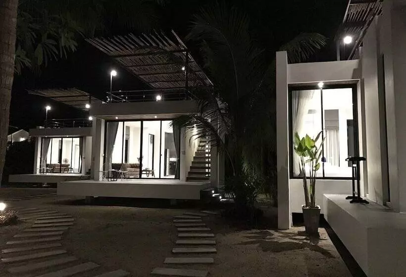 Lennon Maison