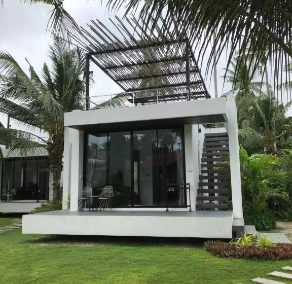 Lennon Maison
