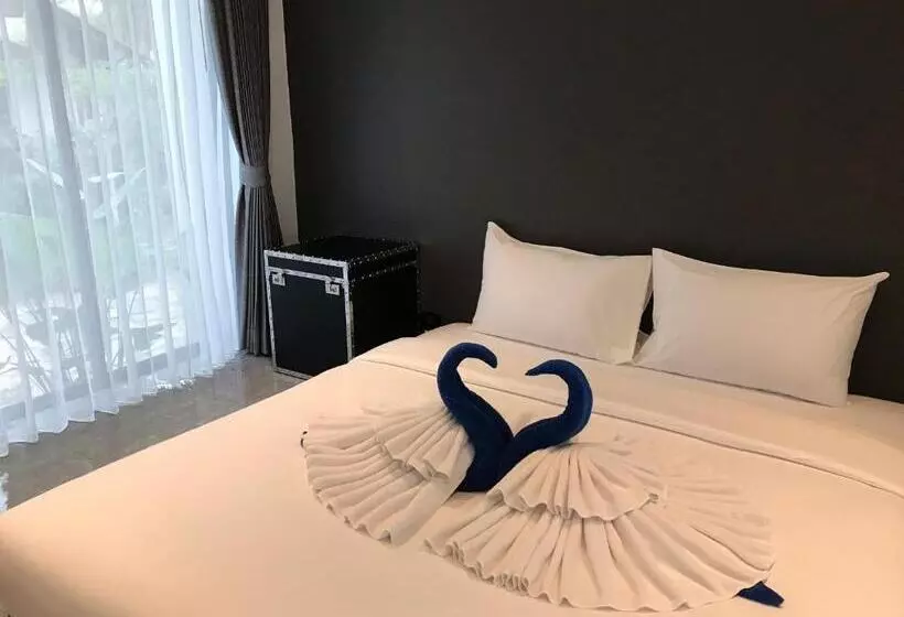 Lennon Maison