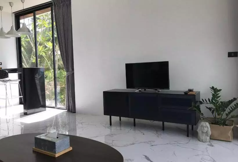 Lennon Maison
