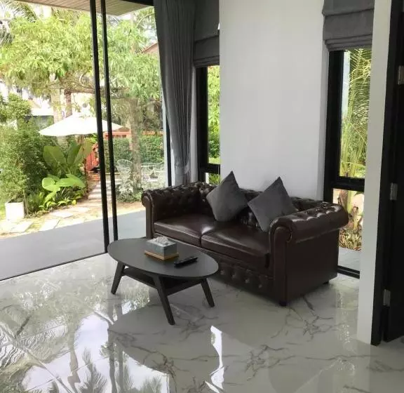Lennon Maison