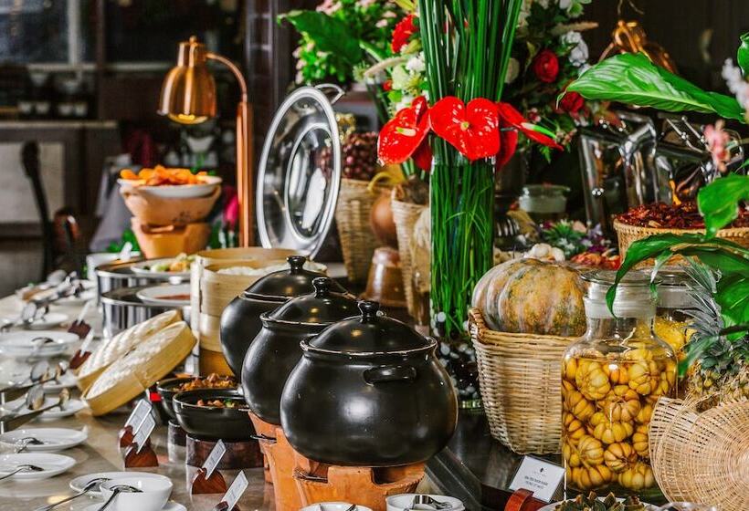 Happy Life Grand Hotel & Sky Bar