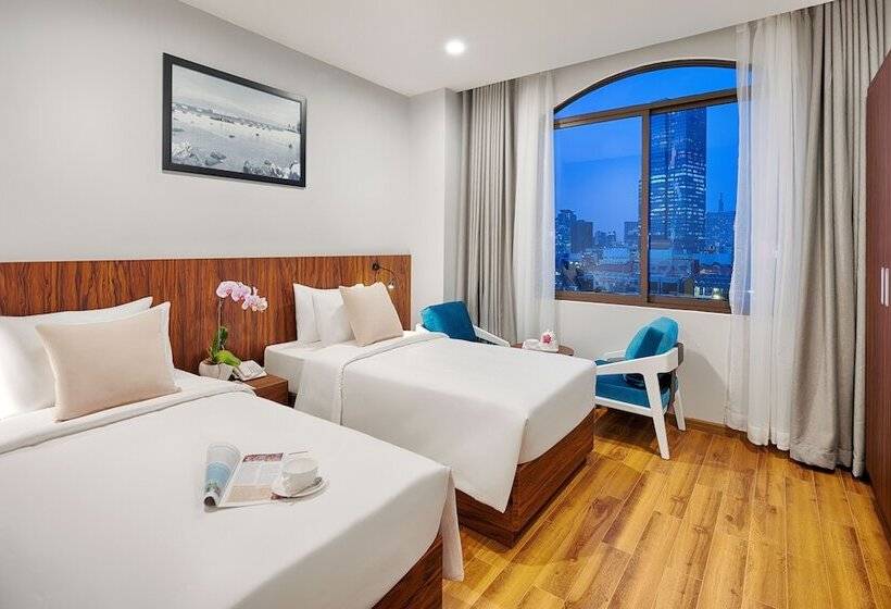 Happy Life Grand Hotel & Sky Bar