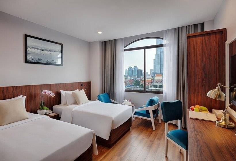 Happy Life Grand Hotel & Sky Bar