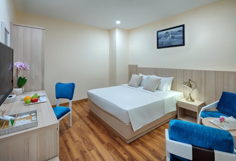 Happy Life Grand Hotel & Sky Bar