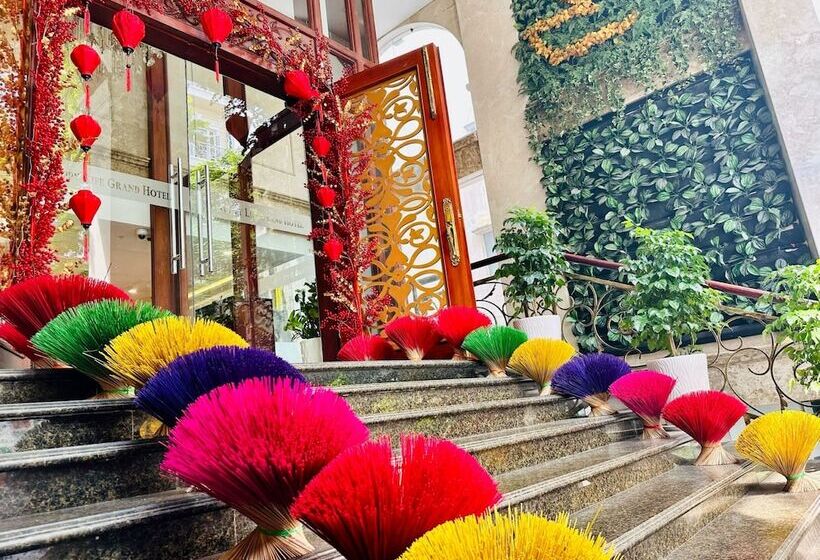 Happy Life Grand Hotel & Sky Bar