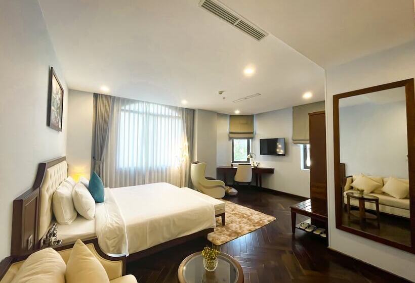 Happy Life Grand Hotel & Sky Bar