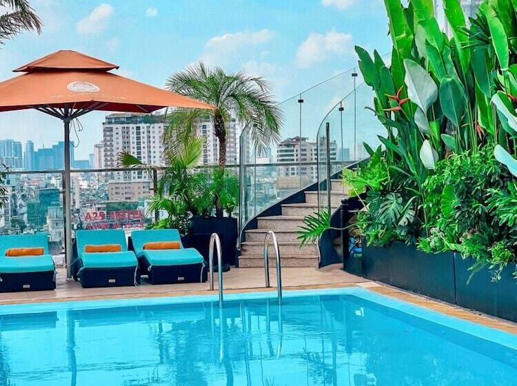 Happy Life Grand Hotel & Sky Bar