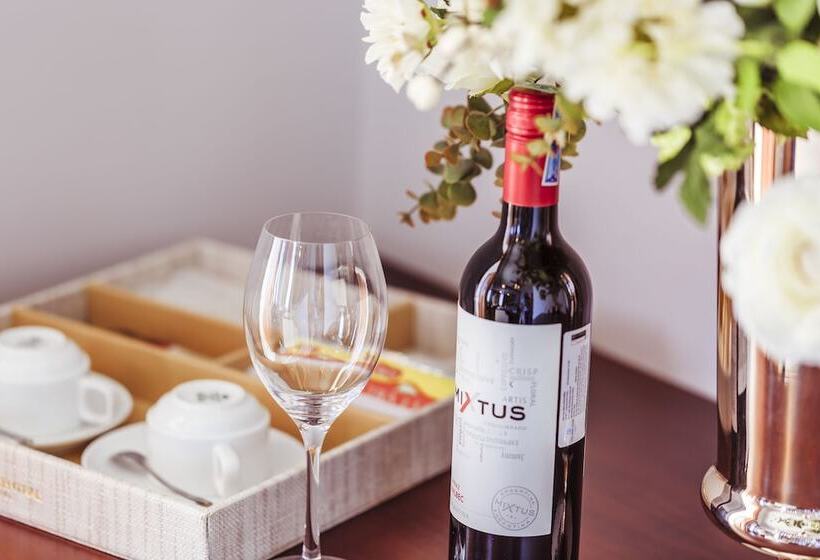 Happy Life Grand Hotel & Sky Bar