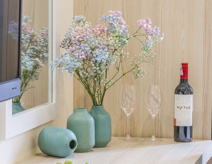 Happy Life Grand Hotel & Sky Bar