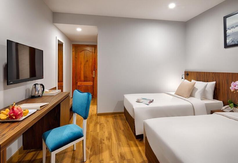 Happy Life Grand Hotel & Sky Bar