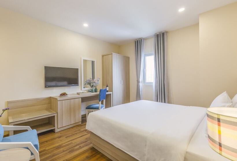 Happy Life Grand Hotel & Sky Bar