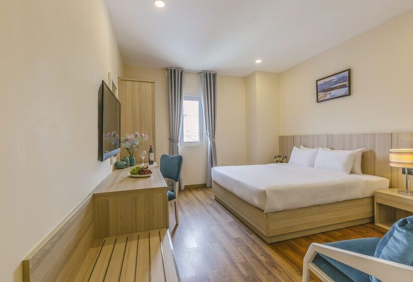 Happy Life Grand Hotel & Sky Bar