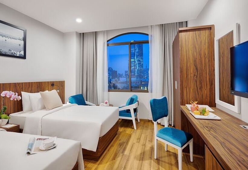 Happy Life Grand Hotel & Sky Bar