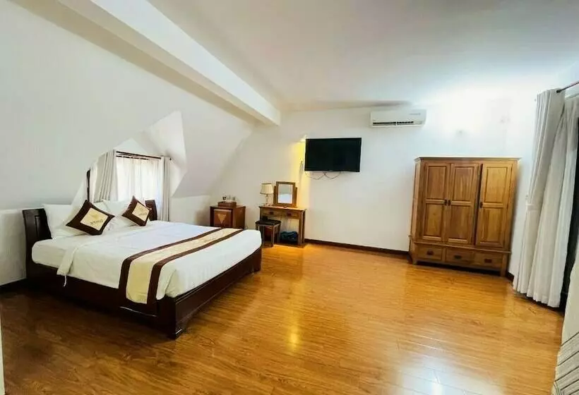 Venus Hotel   Massage & Sky Bar