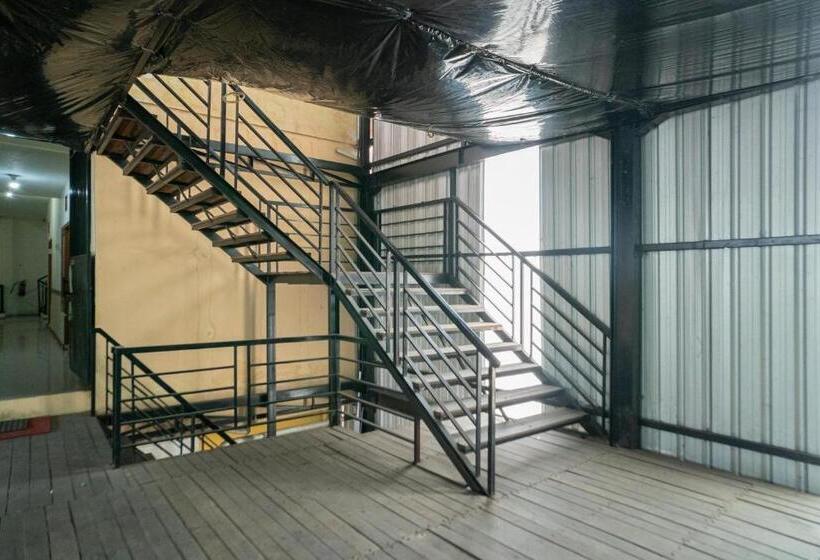 Otel Reddoorz Near Flyover Arjosari Malang