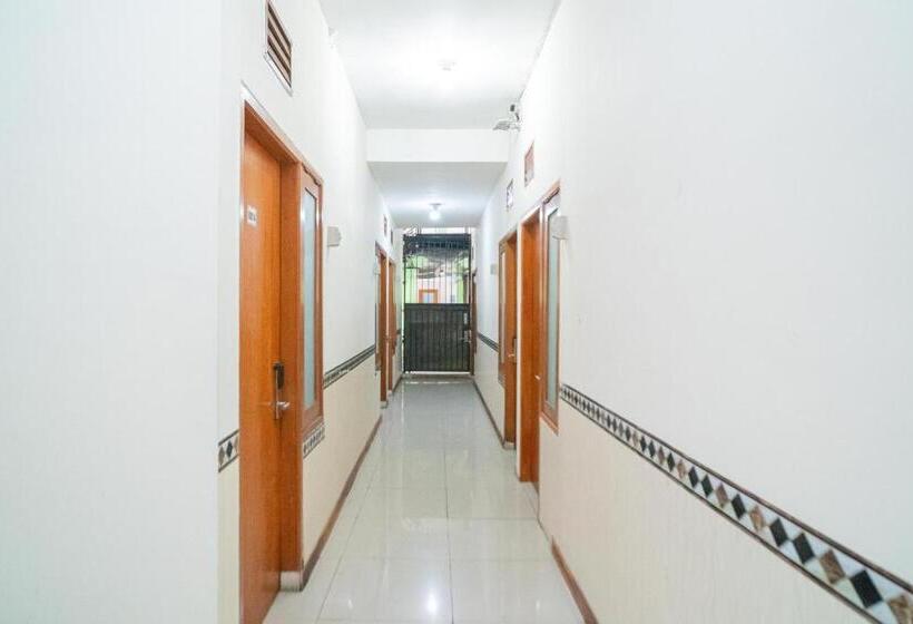 Otel Reddoorz Near Flyover Arjosari Malang