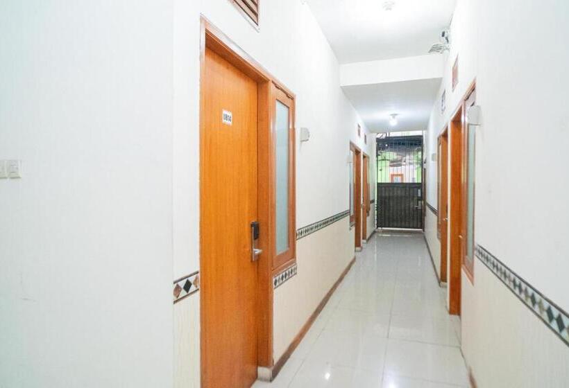Otel Reddoorz Near Flyover Arjosari Malang
