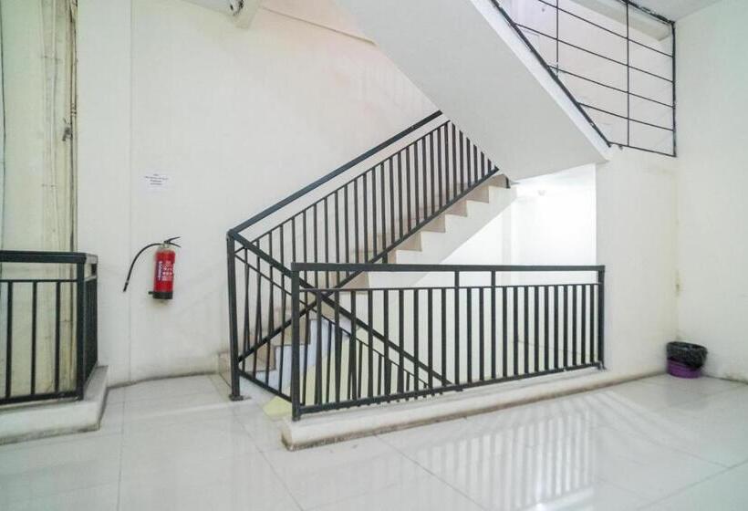 Otel Reddoorz Near Flyover Arjosari Malang