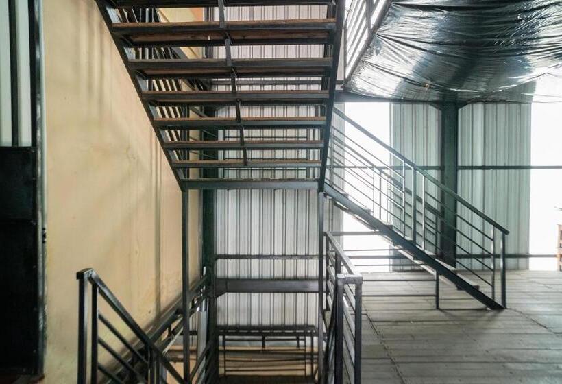 Otel Reddoorz Near Flyover Arjosari Malang