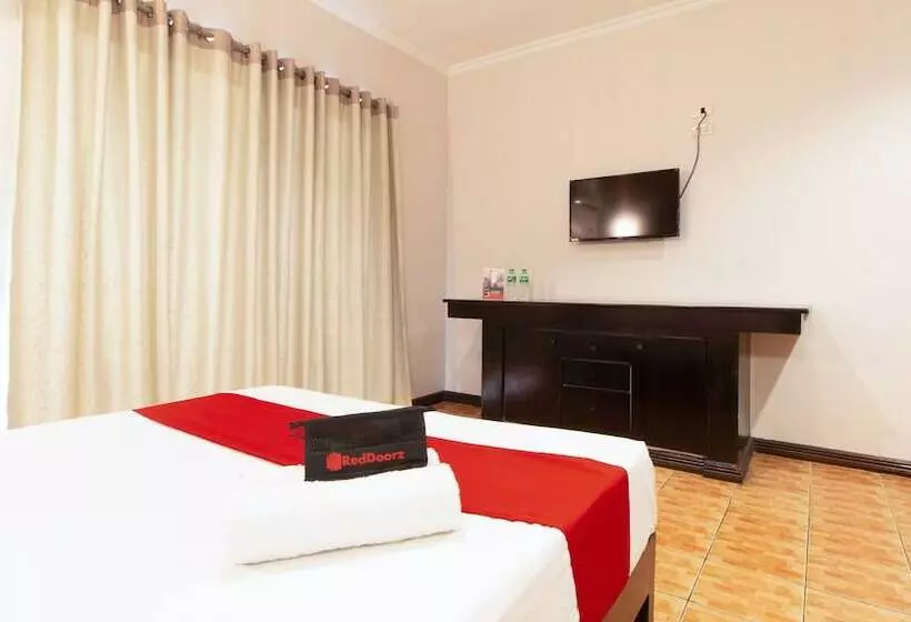 ホテル Reddoorz @ Km 50 Aguinaldo Highway Tagaytay