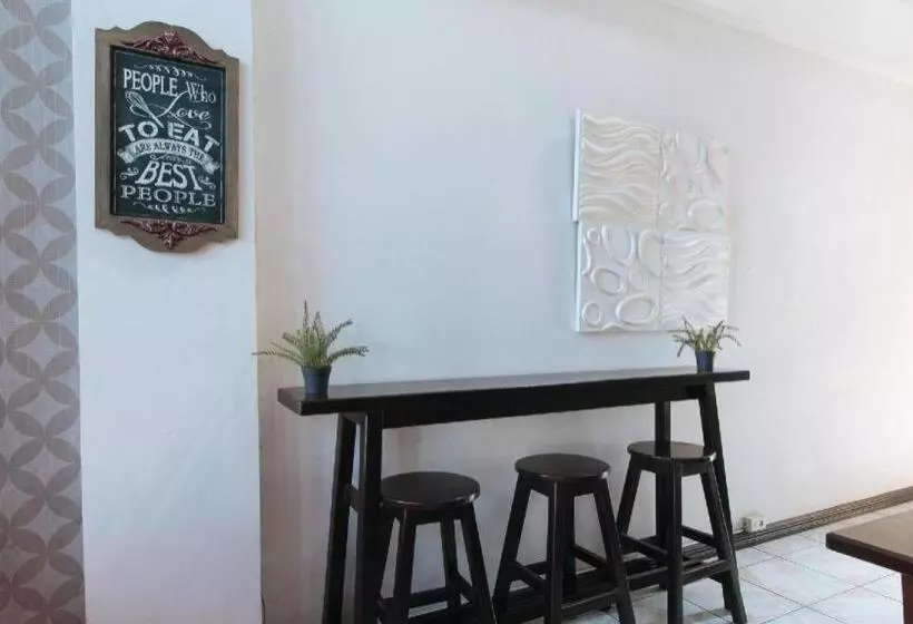 ホテル Reddoorz @ Km 50 Aguinaldo Highway Tagaytay