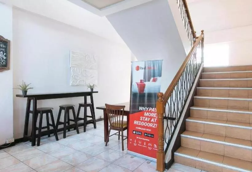 ホテル Reddoorz @ Km 50 Aguinaldo Highway Tagaytay