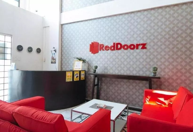 ホテル Reddoorz @ Km 50 Aguinaldo Highway Tagaytay