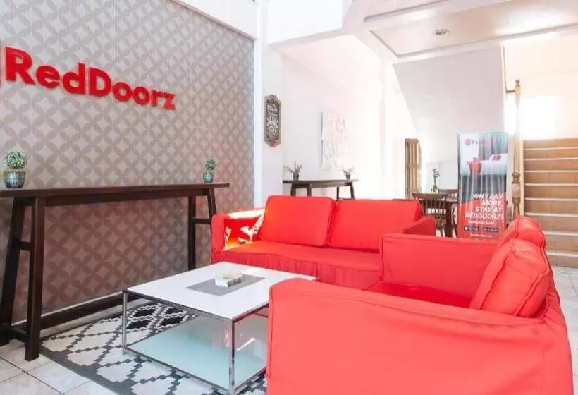 ホテル Reddoorz @ Km 50 Aguinaldo Highway Tagaytay