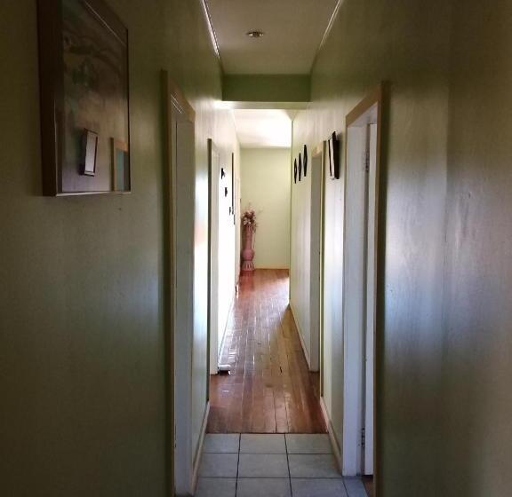 تختخواب و صبحانه Ms. Holder's Comfort Villa