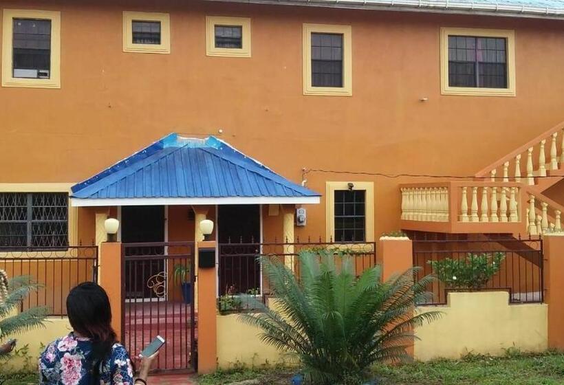 تختخواب و صبحانه Ms. Holder's Comfort Villa