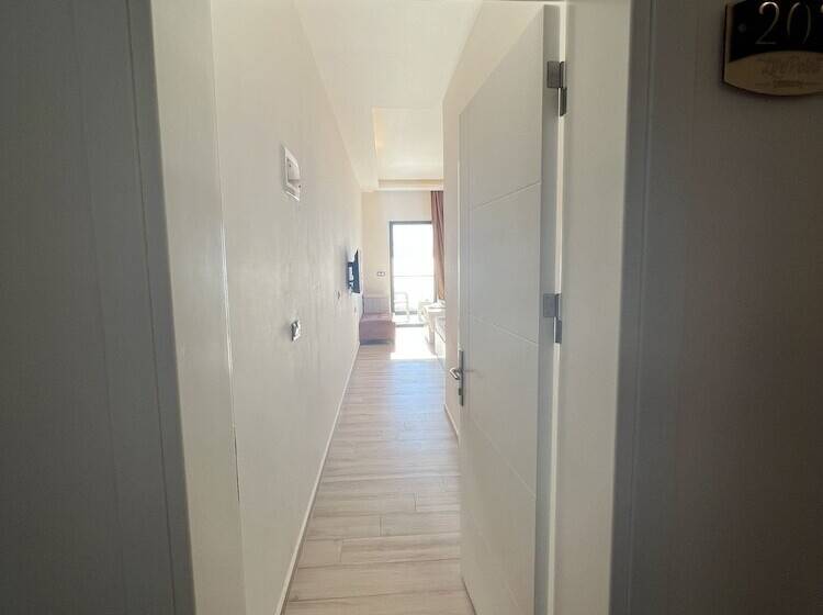 هتل Life Point Boutique