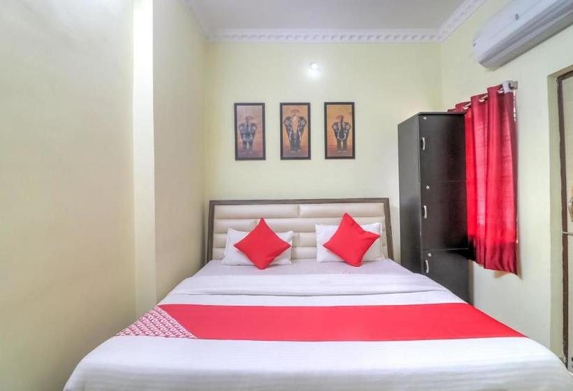 호텔 Spot On 49182  The Royal King Spot