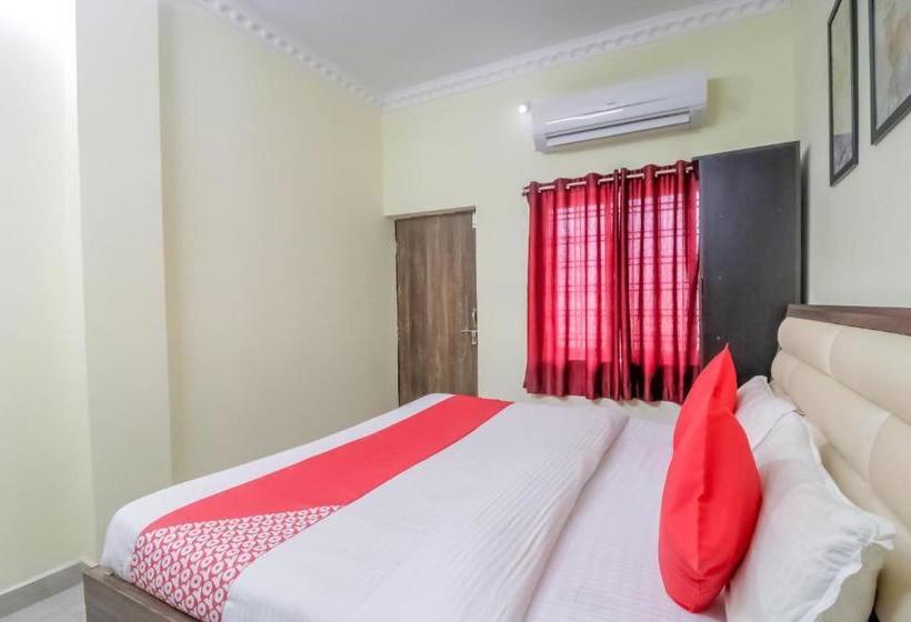 호텔 Spot On 49182  The Royal King Spot