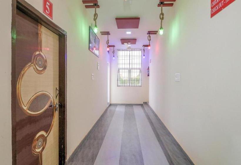 호텔 Spot On 49182  The Royal King Spot