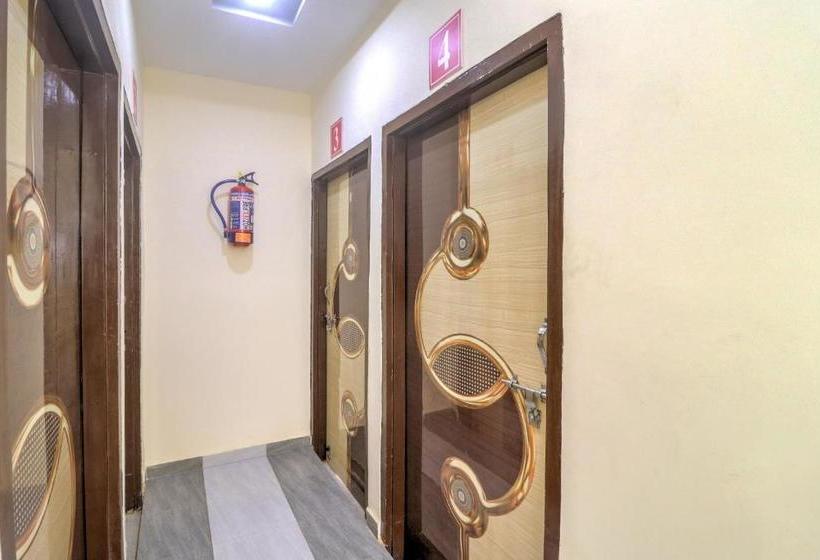 호텔 Spot On 49182  The Royal King Spot