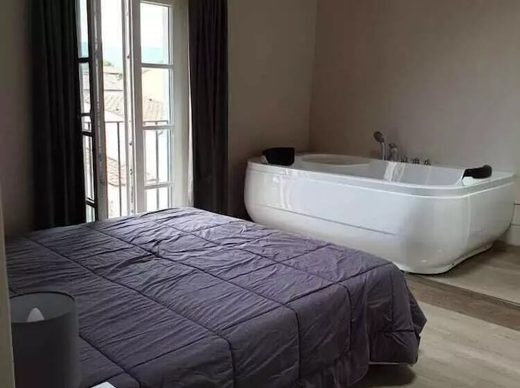 تختخواب و صبحانه Il Tiglio Jacuzzi&sauna