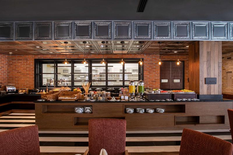 هتل Doubletree By Hilton Celaya