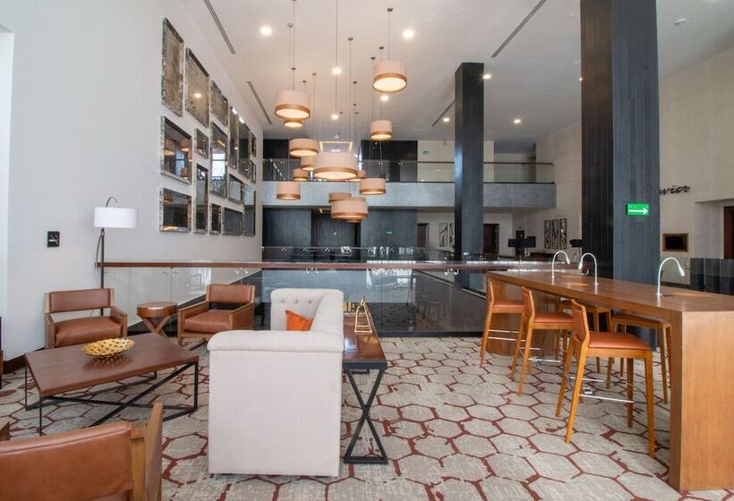 هتل Doubletree By Hilton Celaya