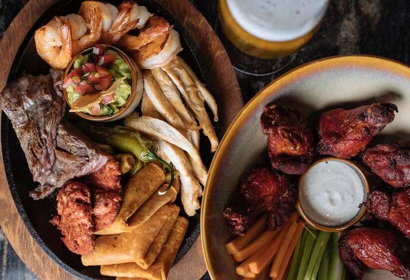 هتل Doubletree By Hilton Celaya